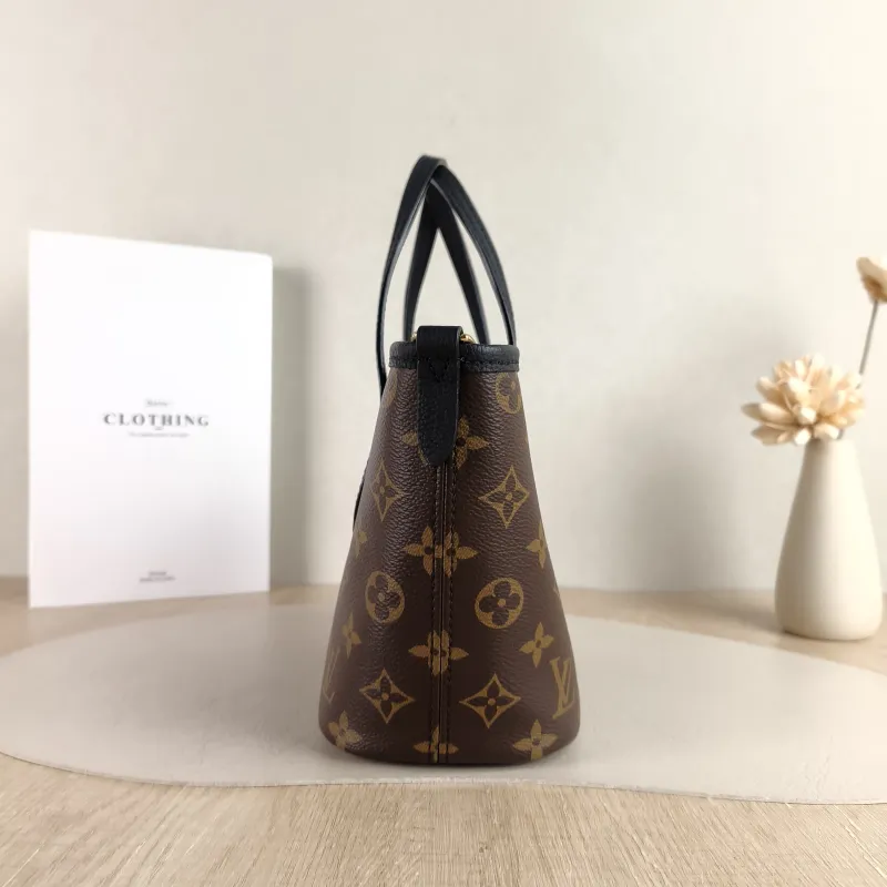 Louis Vuitton Crossbody Bag NEVERFULL INSIDE OUT BB Black PVC · Calfskin BB 26.5 × 11 × 16.5 cm — detail view 6 of 10