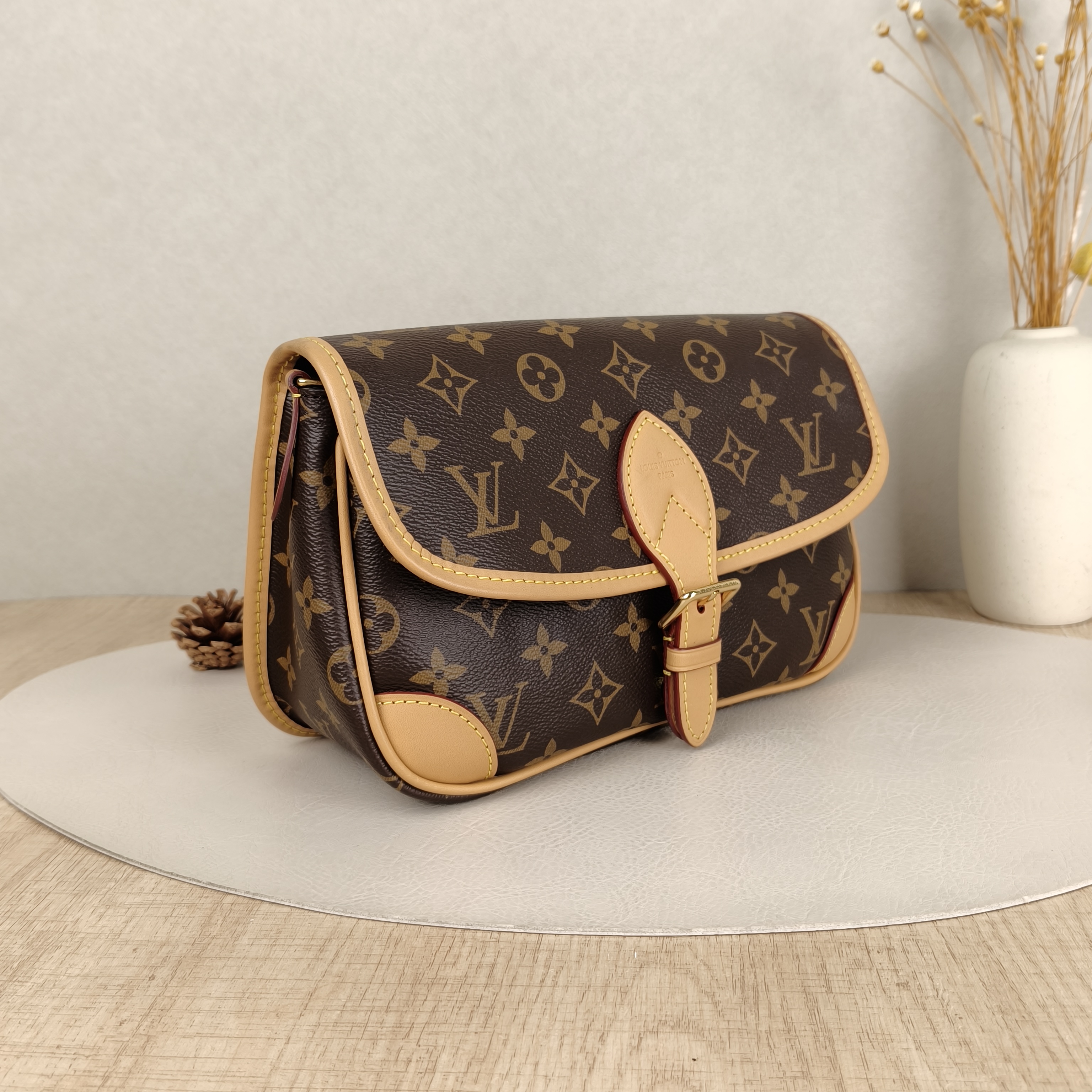 Louis Vuitton Crossbody Bag Diane Baguette Bag Shoulder Strap PVC Small24 × 9 × 15 cm — cover view 3 of 5