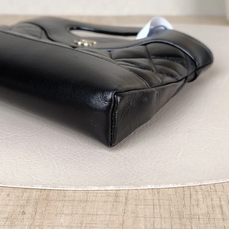 Chanel Shoulder Bag31Bag Black Waxed Leather Calfskinnano20.5 × 3.5 × 17 cm — detail view 6 of 11