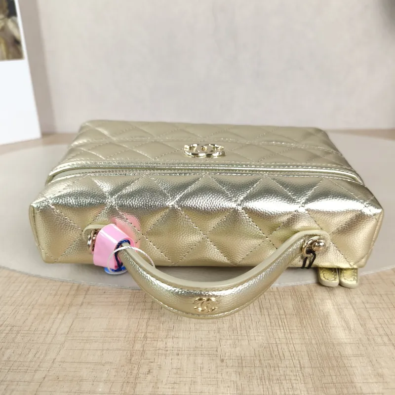Chanel Crossbody Bag Gold Calfskin One Size19 × 5 × 11.5 cm — detail view 4 of 13