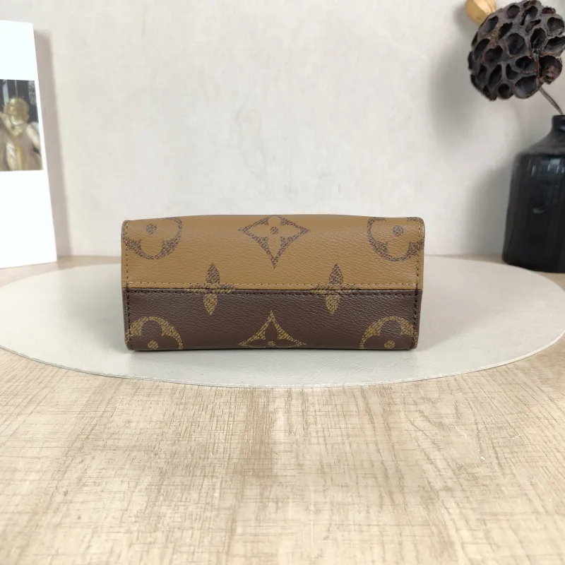 Louis Vuitton Crossbody Bag Onthego BB Monogram PVC BB 18 × 8.5 × 15 cm — cover view 2 of 6