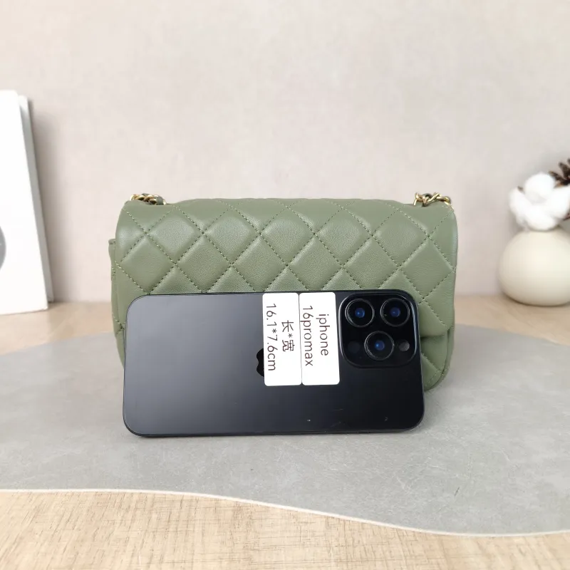 Chanel Crossbody Bag mini Green Lambskin One Size 20 × 6 × 12 cm — cover view 2 of 6