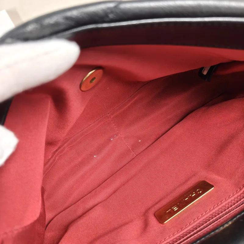 Chanel Crossbody Bag19Bag Black SL ambskin Small26 × 9 × 16 cm — detail view 5 of 13