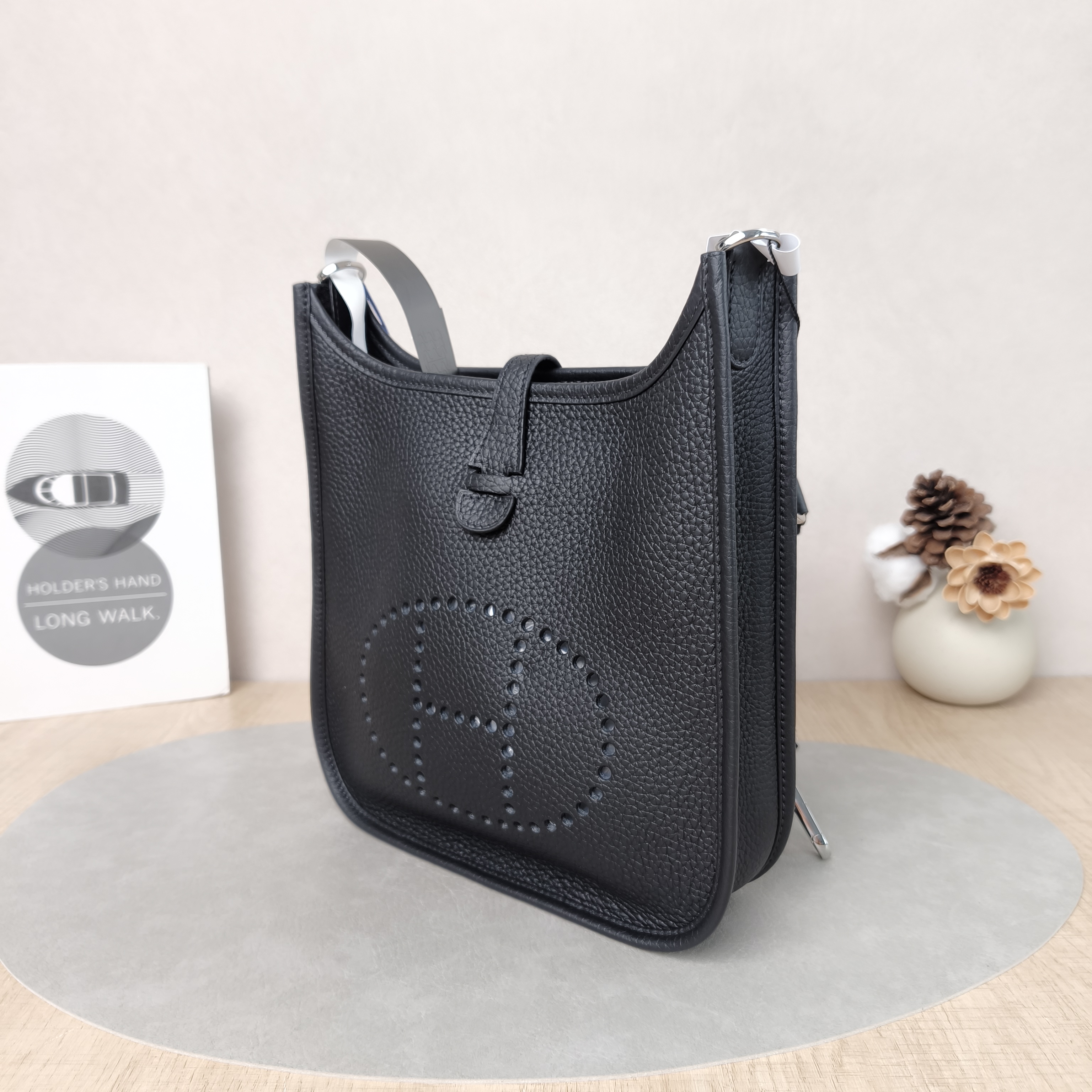 Hermès Crossbody Bag Evelyne 23 23Black TC Calfskin One Size23 × 6 × 24 cm — cover view 2 of 6