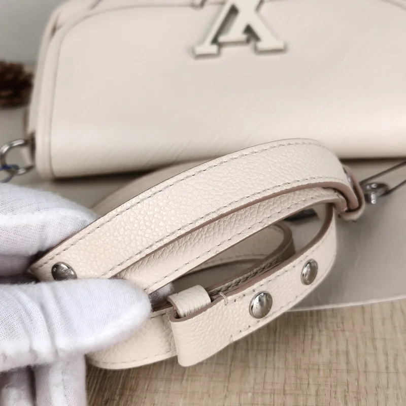 Louis Vuitton Shoulder Bag BUCI Beige Epi Embossed Calfskin 24.5 × 9 × 15.5 cm — detail view 6 of 13