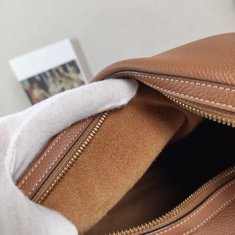 CELINE Shoulder Bag HELOISE TRIOMPHE Calfskin Medium 28.5 × 8 × 30 cm — detail view 10 of 10