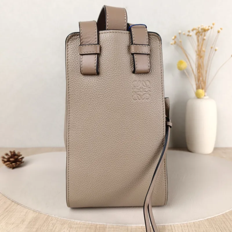 LOEWE Shoulder Bag Hammock Calfskin Small 30 × 14 × 25 cm — detail view 2 of 8