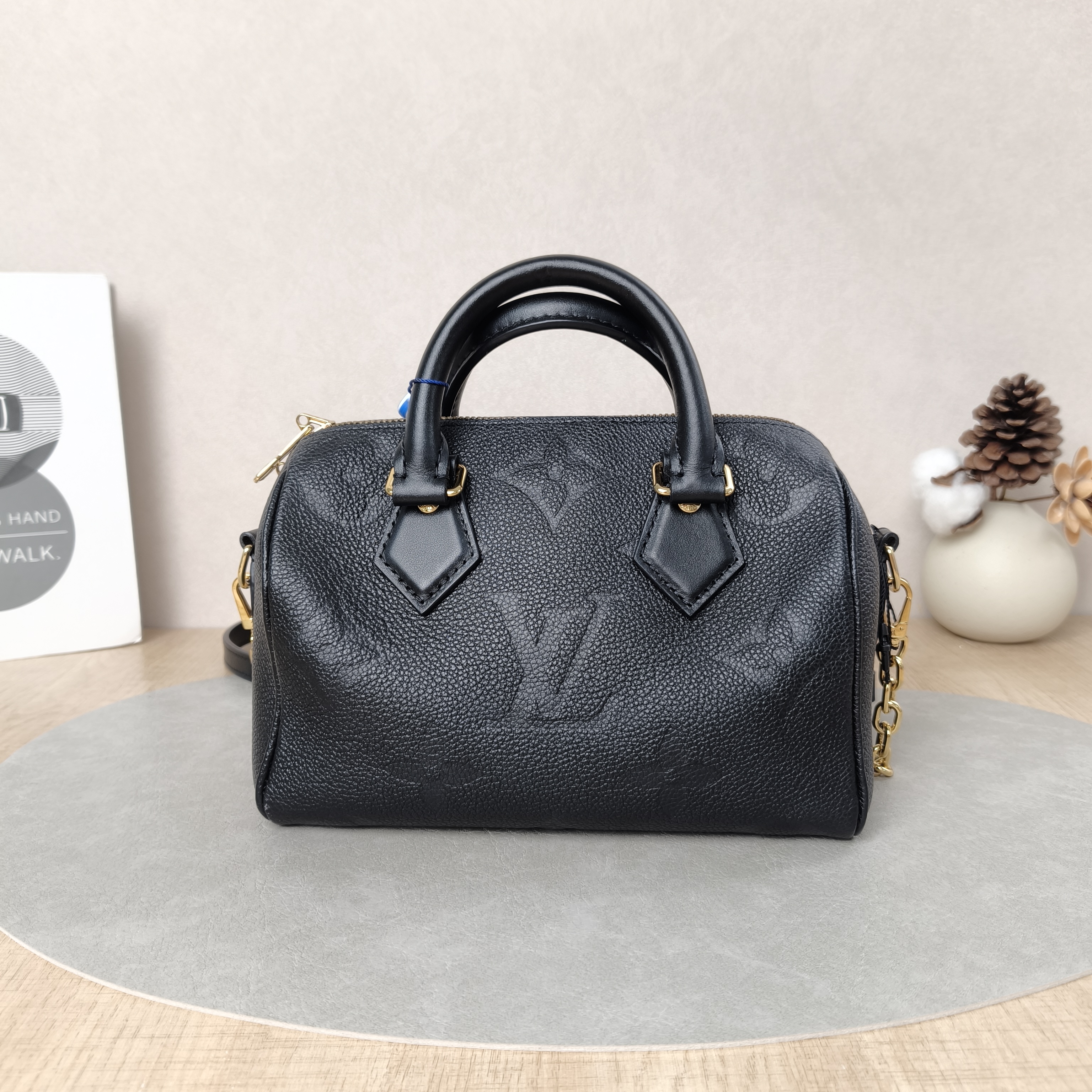 Louis Vuitton Crossbody Bag Speedy20Black Calfskin Small20.5 × 12 × 13.5 cm — cover view 3 of 6