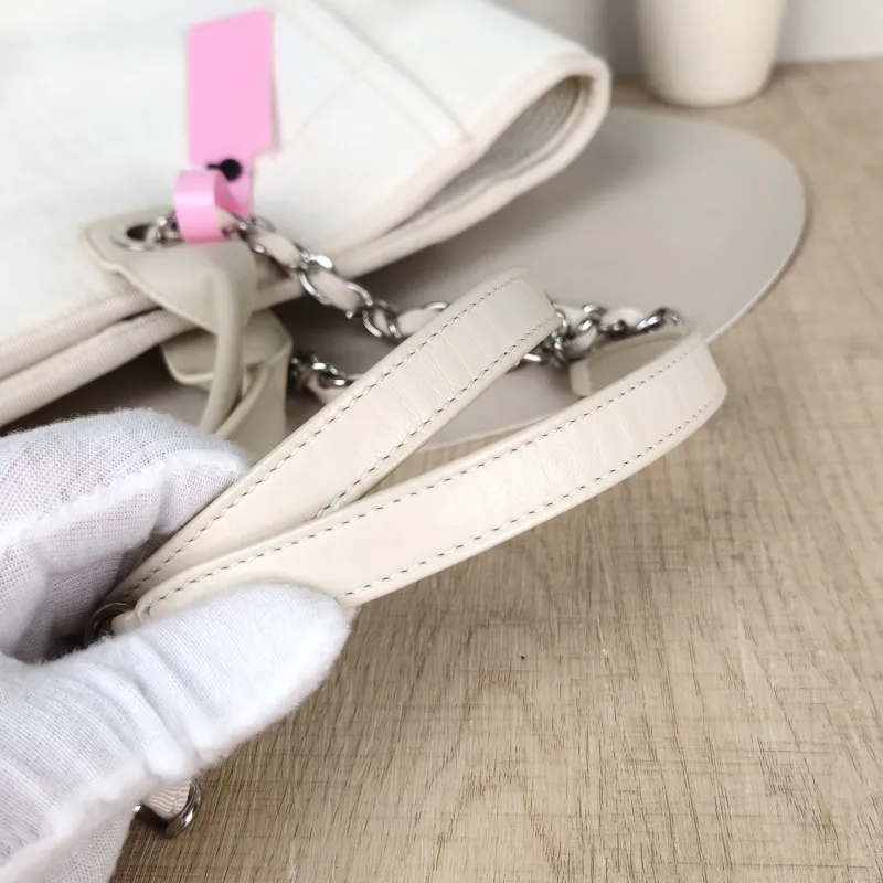 Chanel Shoulder Bag White 38 × 19 × 29.5 cm — detail view 12 of 15
