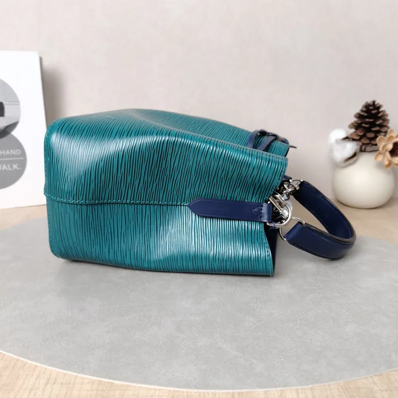 GUCCI Crossbody Bag NÉONOÉ Bucket Bag BB Monogram PVC Medium 24 × 7 × 14.5 cm — detail view 1 of 13