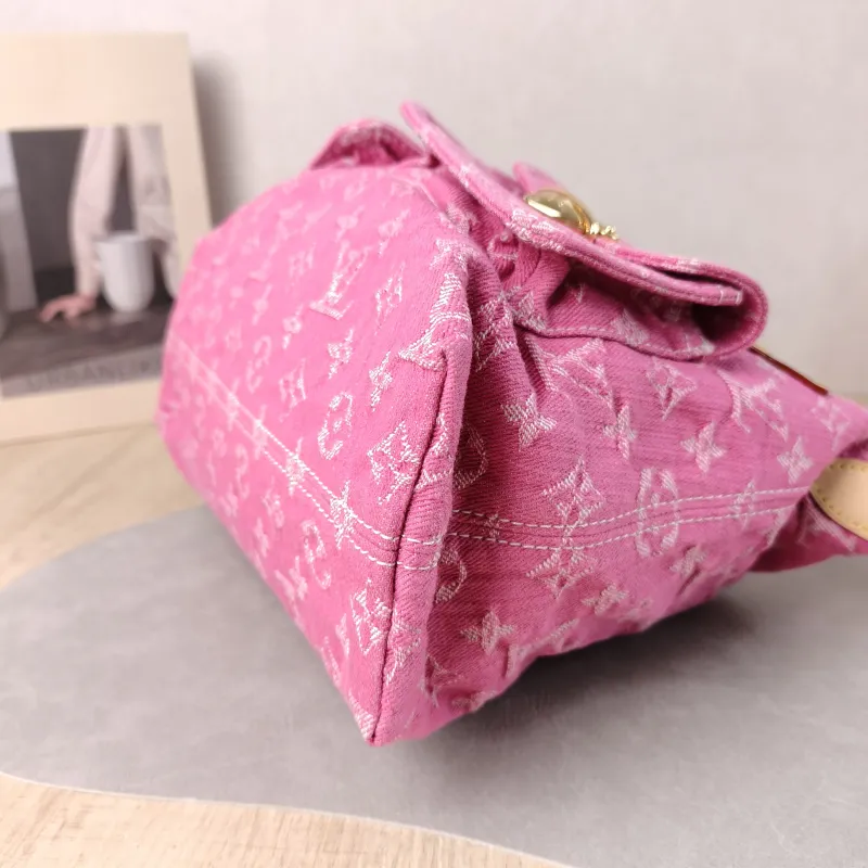Louis Vuitton Shoulder Bag Baggy hobo Shoulder Bag Pink One Size 30 × 13 × 22 cm — detail view 11 of 13