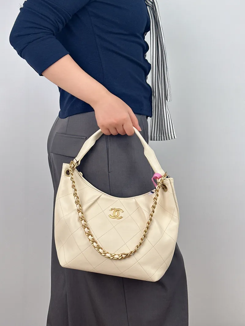 Chanel Crossbody Bag hobo White Lambskin One Size 27 × 11 × 24 cm — on-model view 1 of 2