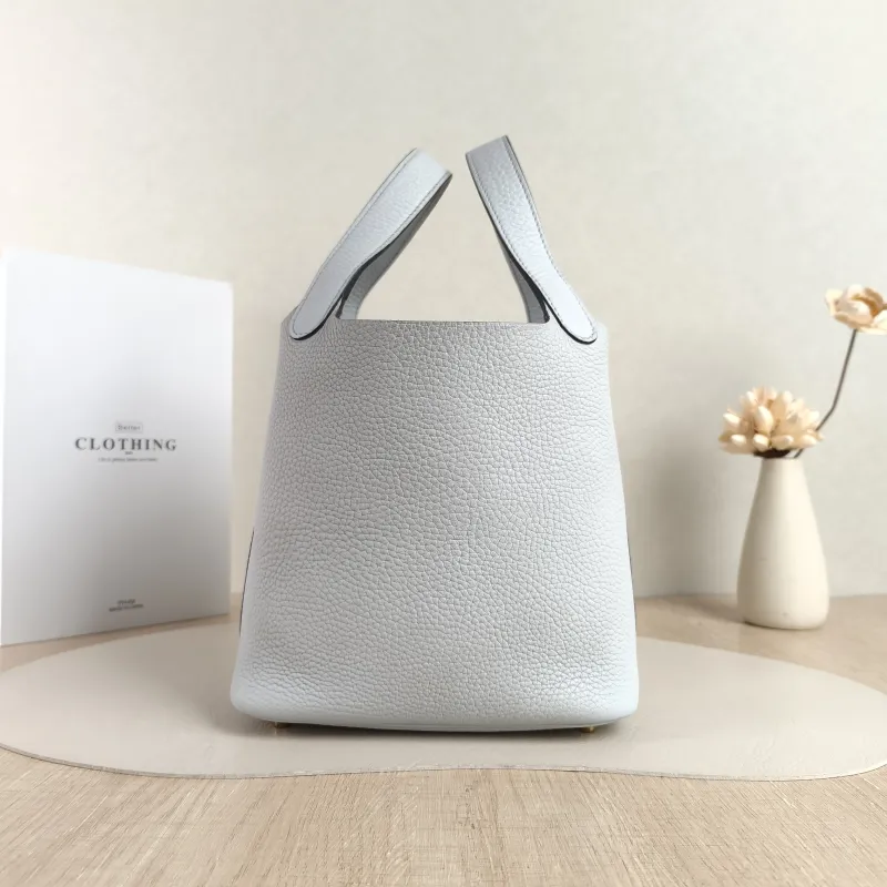 Hermès Top Handle Bag Picotin Lock 18 1808 Taurillon Clemence TC Calfskin Small18 × 13 × 18 cm — detail view 1 of 10