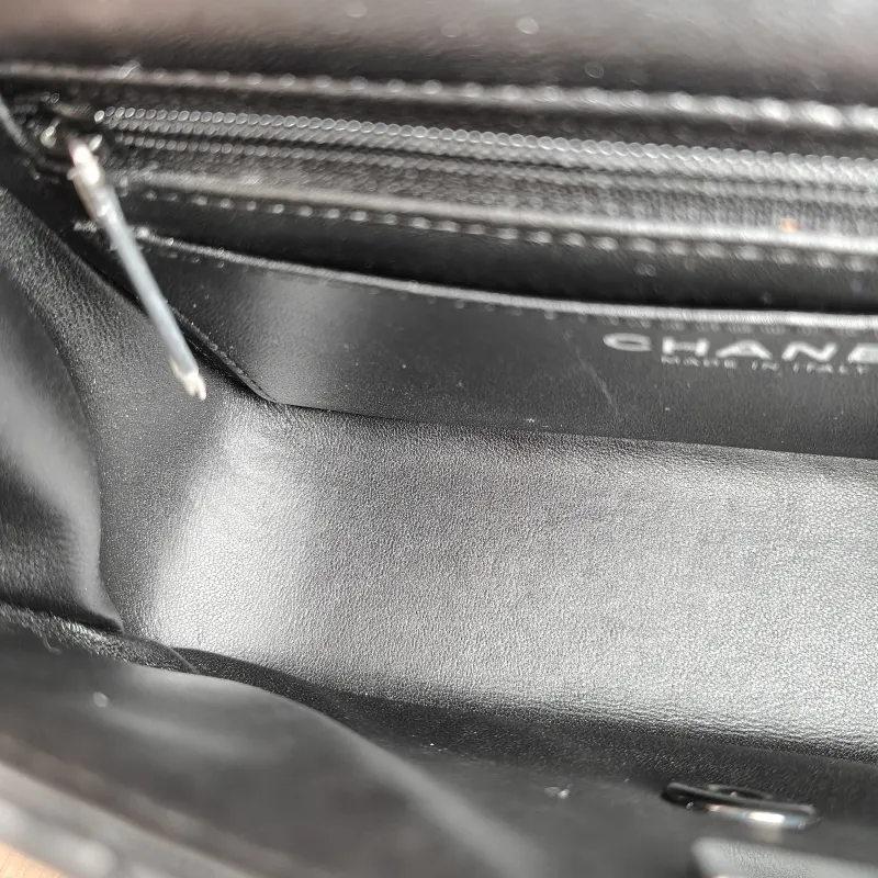 Chanel Crossbody Bag mini Black Lambskin mini 20 × 6 × 12 cm — detail view 5 of 13