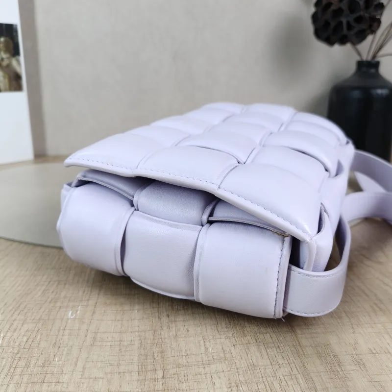 Bottega Veneta Crossbody Bag Padded Cassette Woven Lambskin Medium26 × 8 × 18 cm — detail view 7 of 14