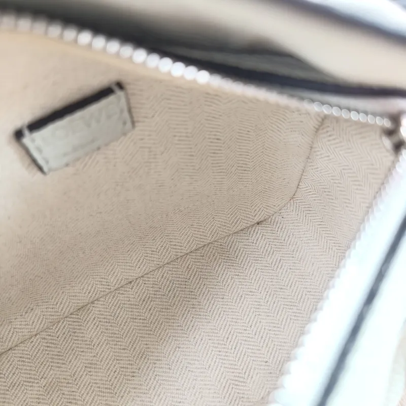 LOEWE Crossbody Bag Puzzle Green Calfskin Mini 18 × 8 × 12.5 cm — detail view 5 of 13