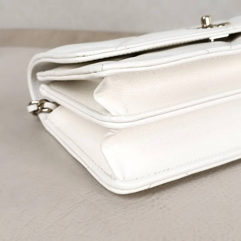 Chanel Crossbody Bag woc White Grained Calfskin 19.2 × 6 × 10.5 cm — detail view 2 of 13