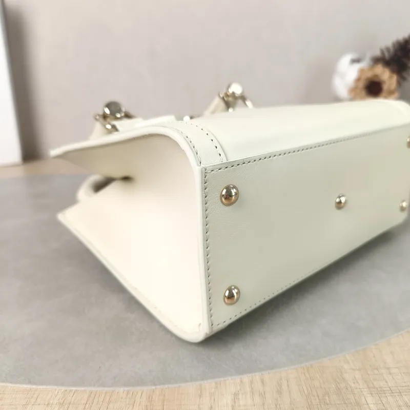 GUCCI Top Handle Bag Diana Top Handle Bag White Calfskin One Size20 × 9.5 × 16 cm — detail view 1 of 13
