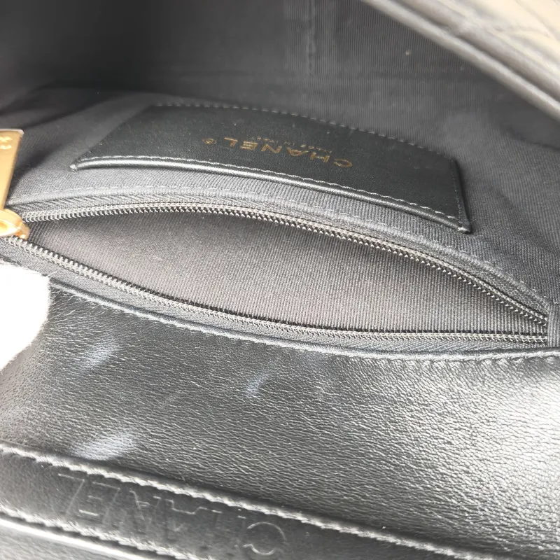 Chanel Crossbody Bag Pearl Crossbody Bag Black Lambskin One Size 21 × 7 × 15 cm — detail view 14 of 15