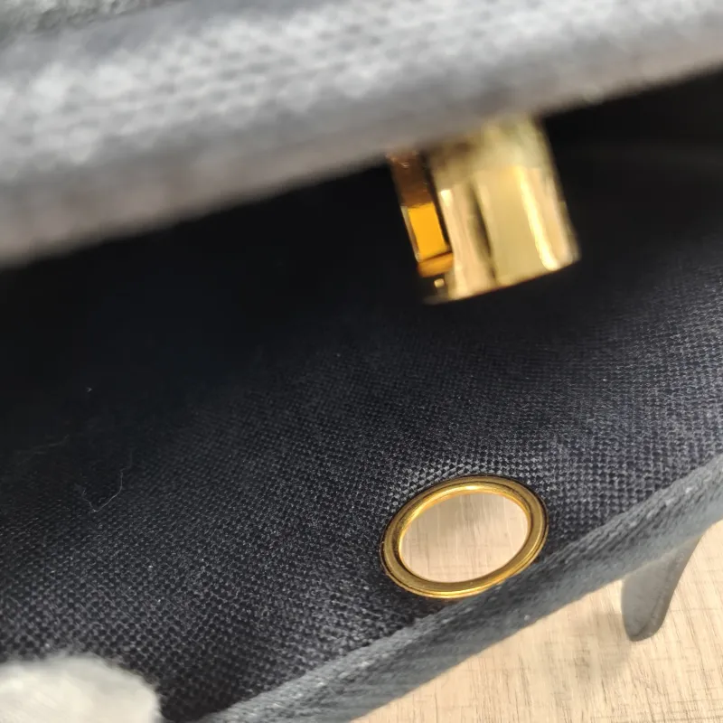 Hermès Crossbody Bag Herbag Zip 20Black Calfskin，Canvasmini20.5 × 7 × 16.5 cm — detail view 14 of 19