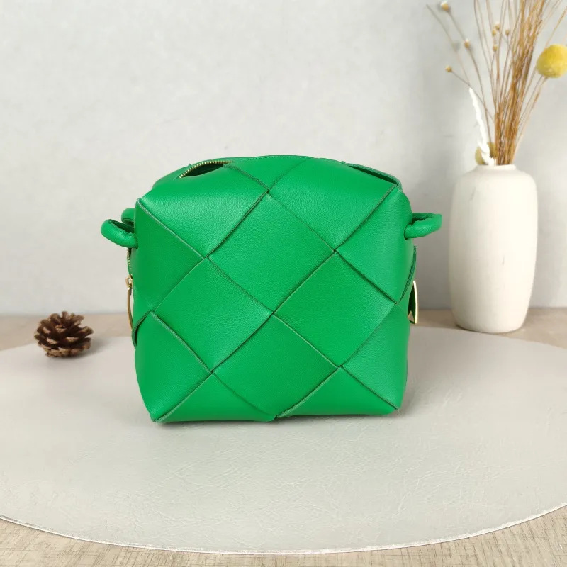 Bottega Veneta Shoulder Bag Cassette Shoulder Crossbody Bag Green Lambskin One Size15 × 7 × 13 cm — cover view 2 of 5