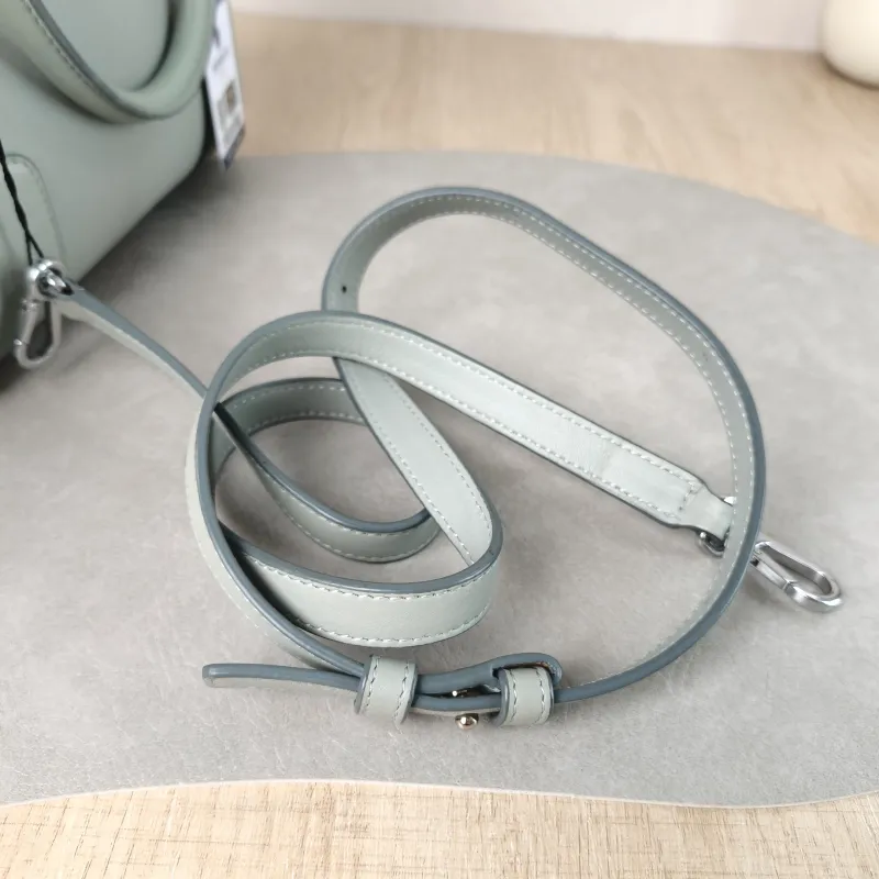LOEWE Crossbody Bag amazona 19 Grey Calfskin Small 20.5 × 11.5 × 18 cm — detail view 9 of 12