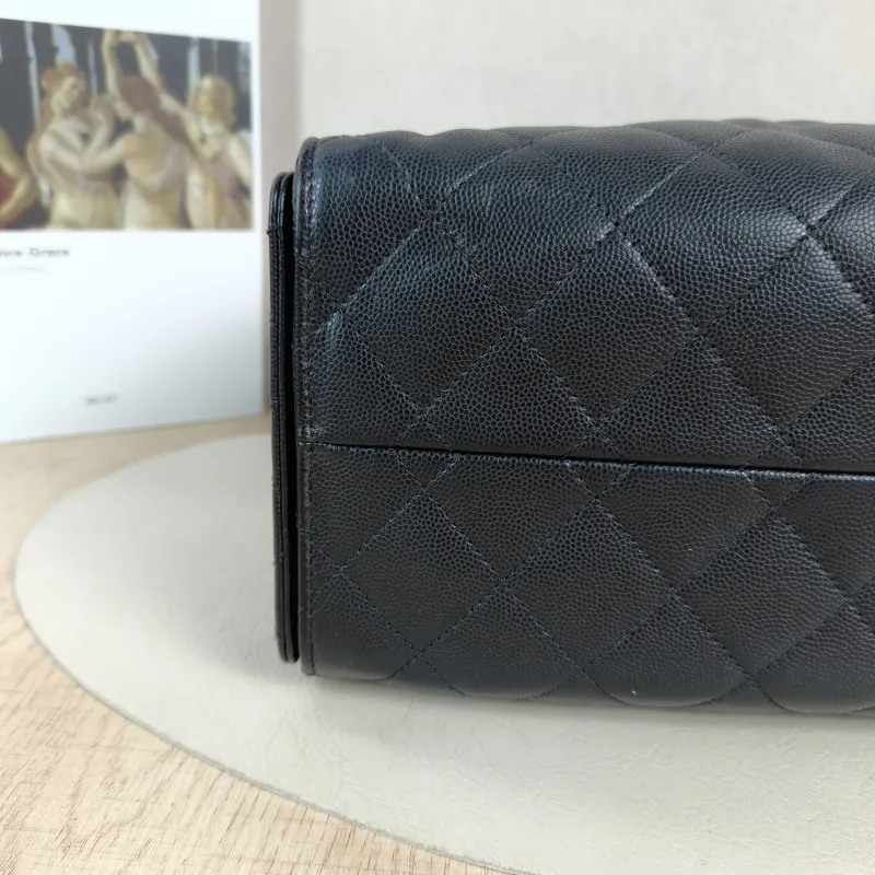 Chanel Shoulder Bag25Bag Black Grained Calfskin Small26 × 14 × 30 cm — detail view 11 of 13