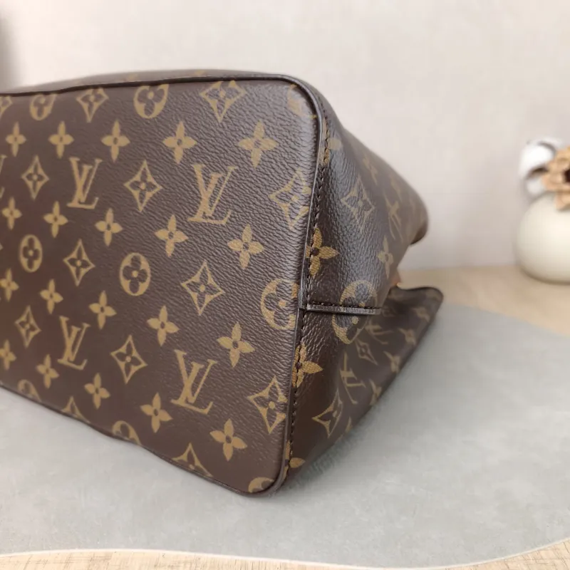 Louis Vuitton Shoulder Bag NÉONOÉ Bucket Bag Caramel PVC Medium 26 × 17.5 × 26 cm — detail view 4 of 11
