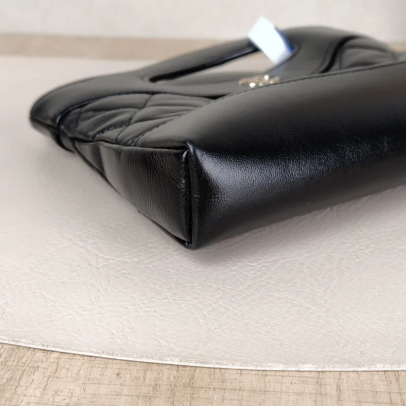 Chanel Shoulder Bag31Bag Black Waxed Leather Calfskinnano20.5 × 3.5 × 17 cm — detail view 3 of 11