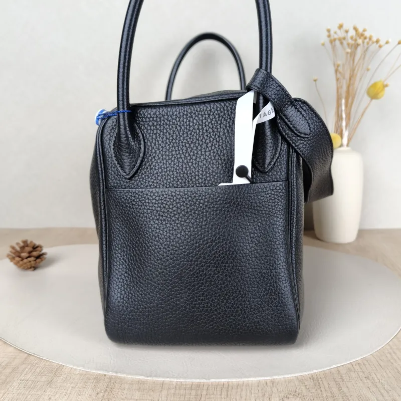 Hermès Crossbody Bag Lindy 3089Black Taurillon Clemence TC Calfskin Medium30 × 15 × 19 cm — detail view 6 of 13