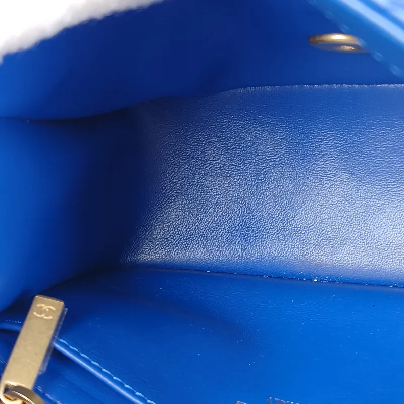 Chanel Crossbody Bag Blue Lambskin One Size17 × 8 × 13.5 cm — detail view 13 of 14