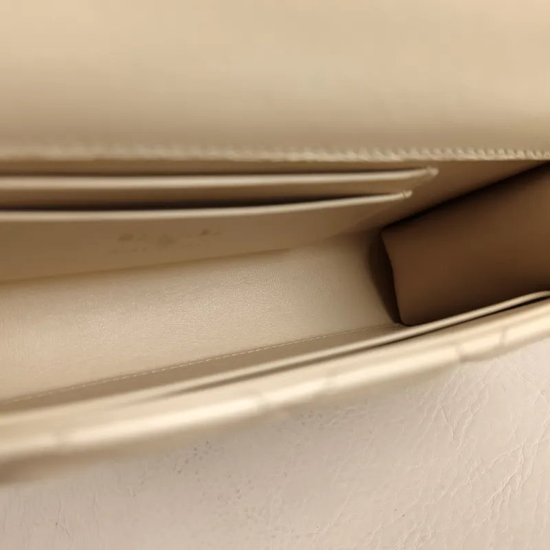 Chanel Crossbody Bag kelly Beige Grained Calfskin One Size 18 × 4.5 × 10 cm — detail view 4 of 12