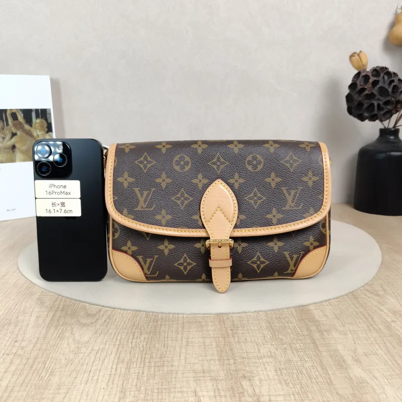 Louis Vuitton Crossbody Bag Diane Baguette Bag Shoulder Strap PVC Small24 × 9 × 15 cm — cover view 2 of 5
