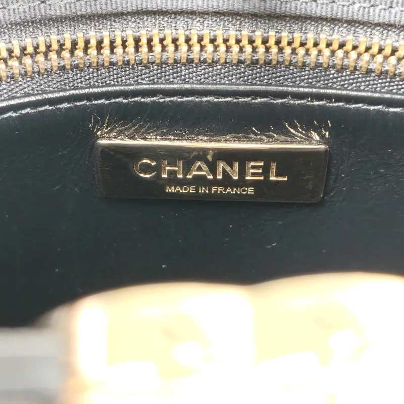 Chanel Crossbody Bag31Bag Black Waxed Leathermini23 × 5.5 × 22 cm — detail view 2 of 12