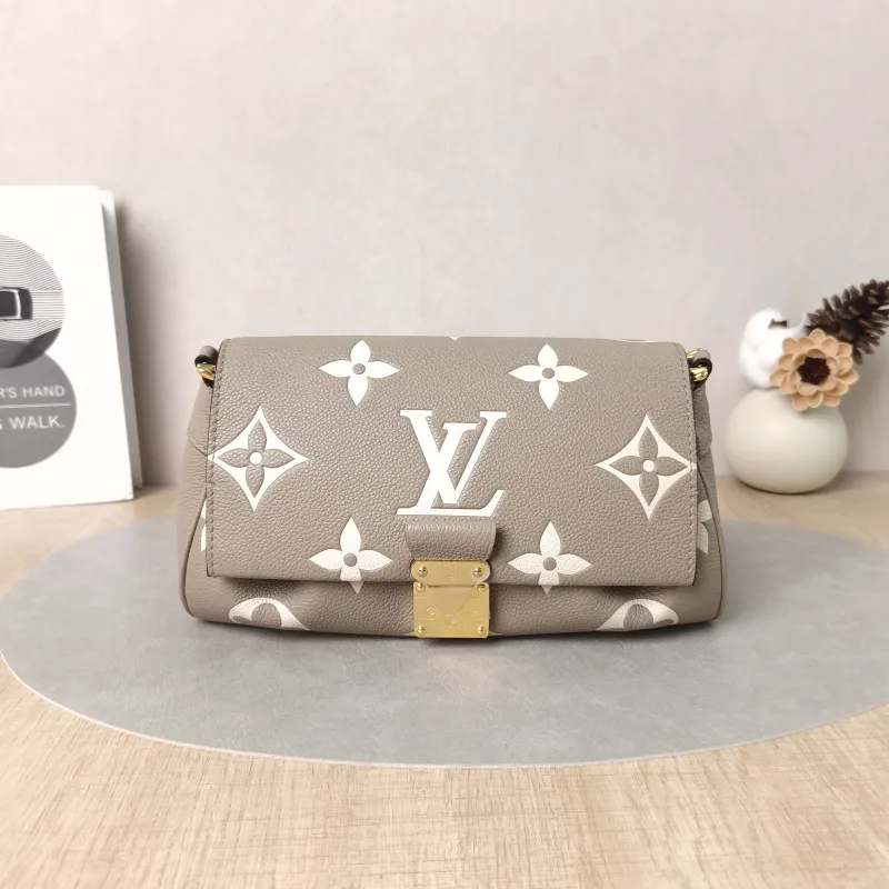 Louis Vuitton Crossbody Bag Favorite Empreinte Embossed Calfskin Medium24 × 9 × 14 cm
