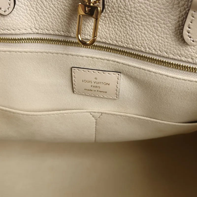 Louis Vuitton Shoulder Bag Onthego Medium White Monogram Empreinte Embossed Calfskin Medium 35 × 14 × 27 cm — detail view 9 of 10