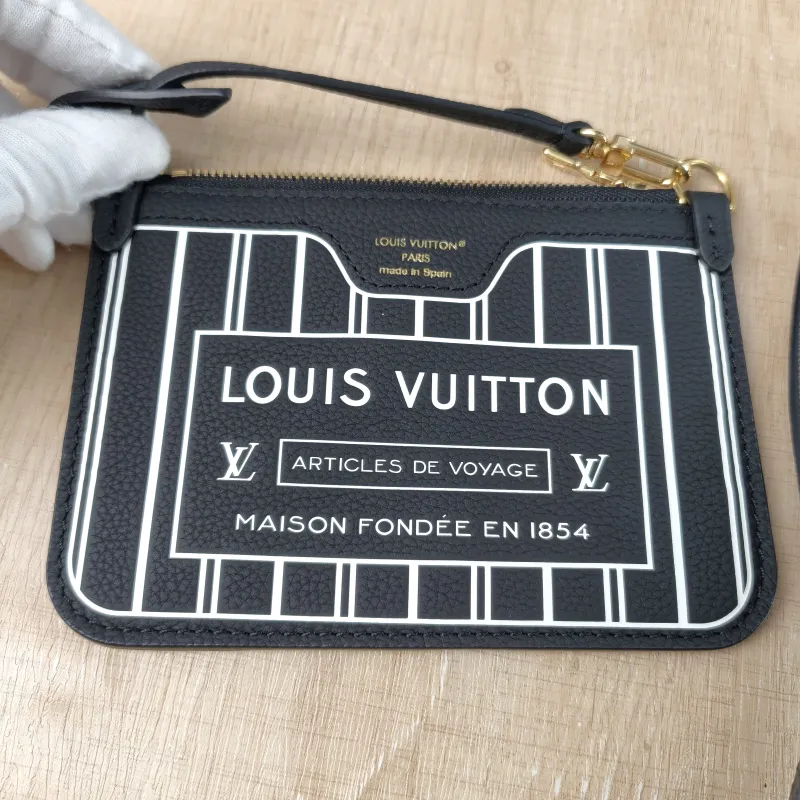Louis Vuitton Crossbody Bag NEVERFULL INSIDE OUT BB Black PVC · Calfskin BB26.5 × 11 × 16.5 cm — detail view 1 of 11