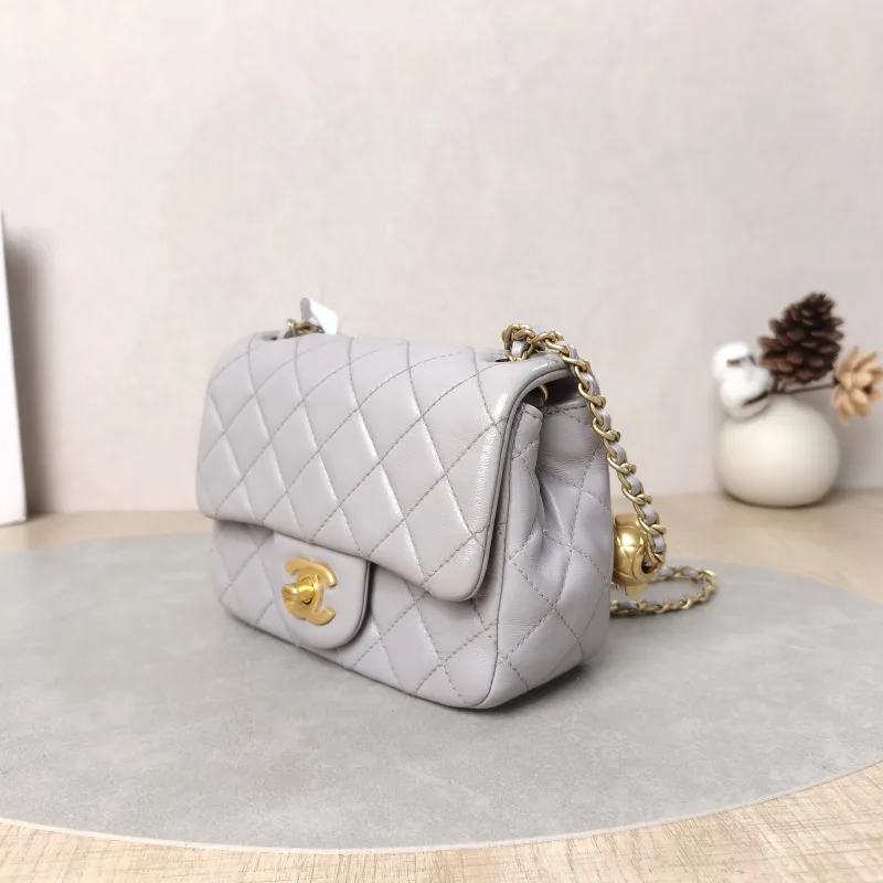 Chanel Crossbody Bag Grey Lambskin One Size17 × 8 × 13.5 cm — cover view 4 of 5