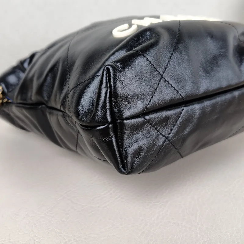 Chanel Shoulder Bag 22Bag Black CC alfskin Mini 20 × 6 × 19 cm — detail view 4 of 12
