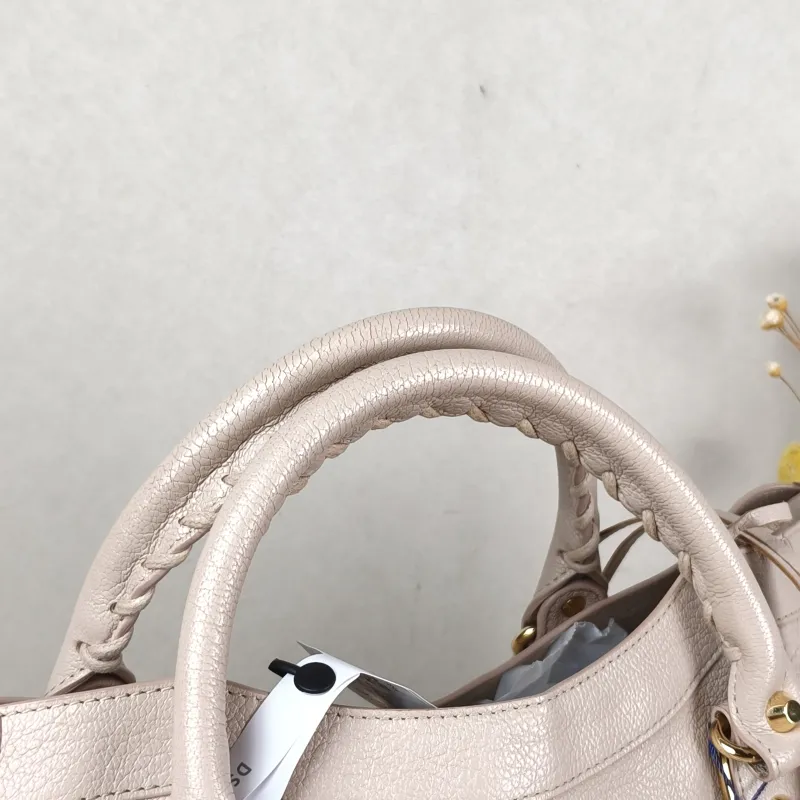 BALENCIAGA Shoulder Bag Classic City Grey Calfskin Medium 37 × 15 × 23.5 cm — detail view 7 of 11