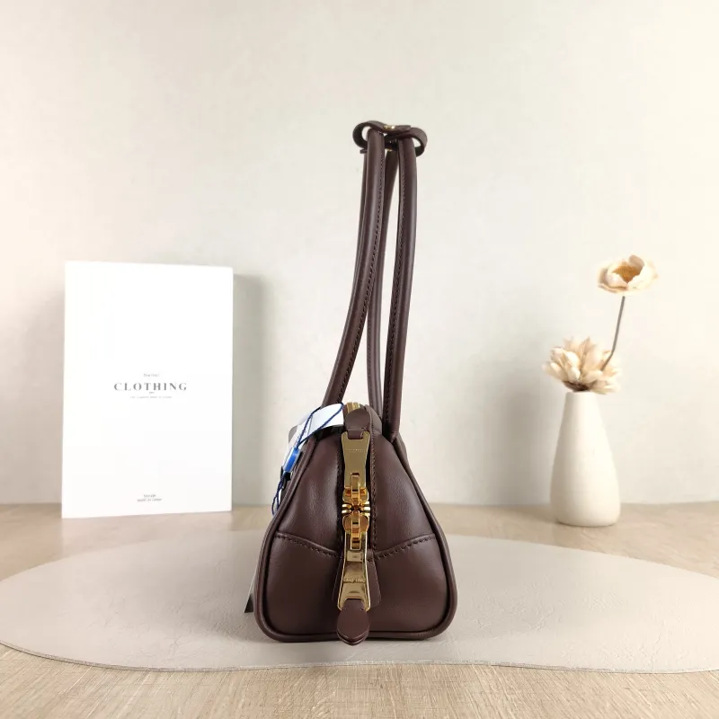 Miumiu Shoulder Bag Beau Calfskin Small 23 × 10 × 11.5 cm — detail view 8 of 11
