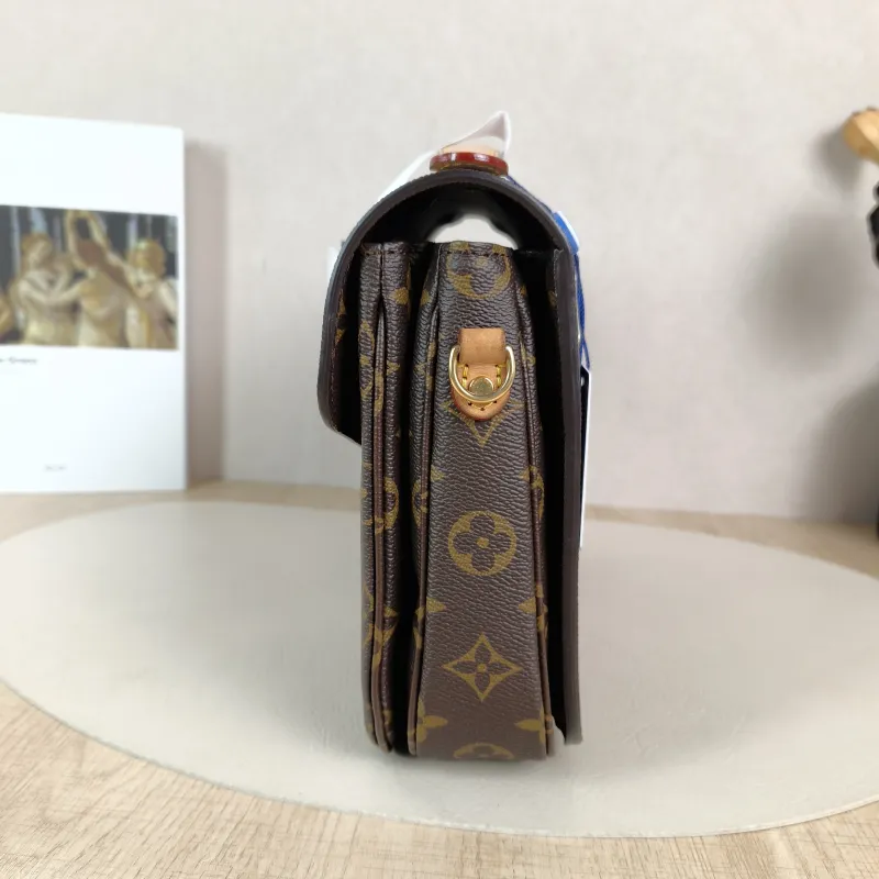 Louis Vuitton Crossbody Bag Pochette Métis Monogram PVC Medium25 × 7 × 19 cm — detail view 8 of 12