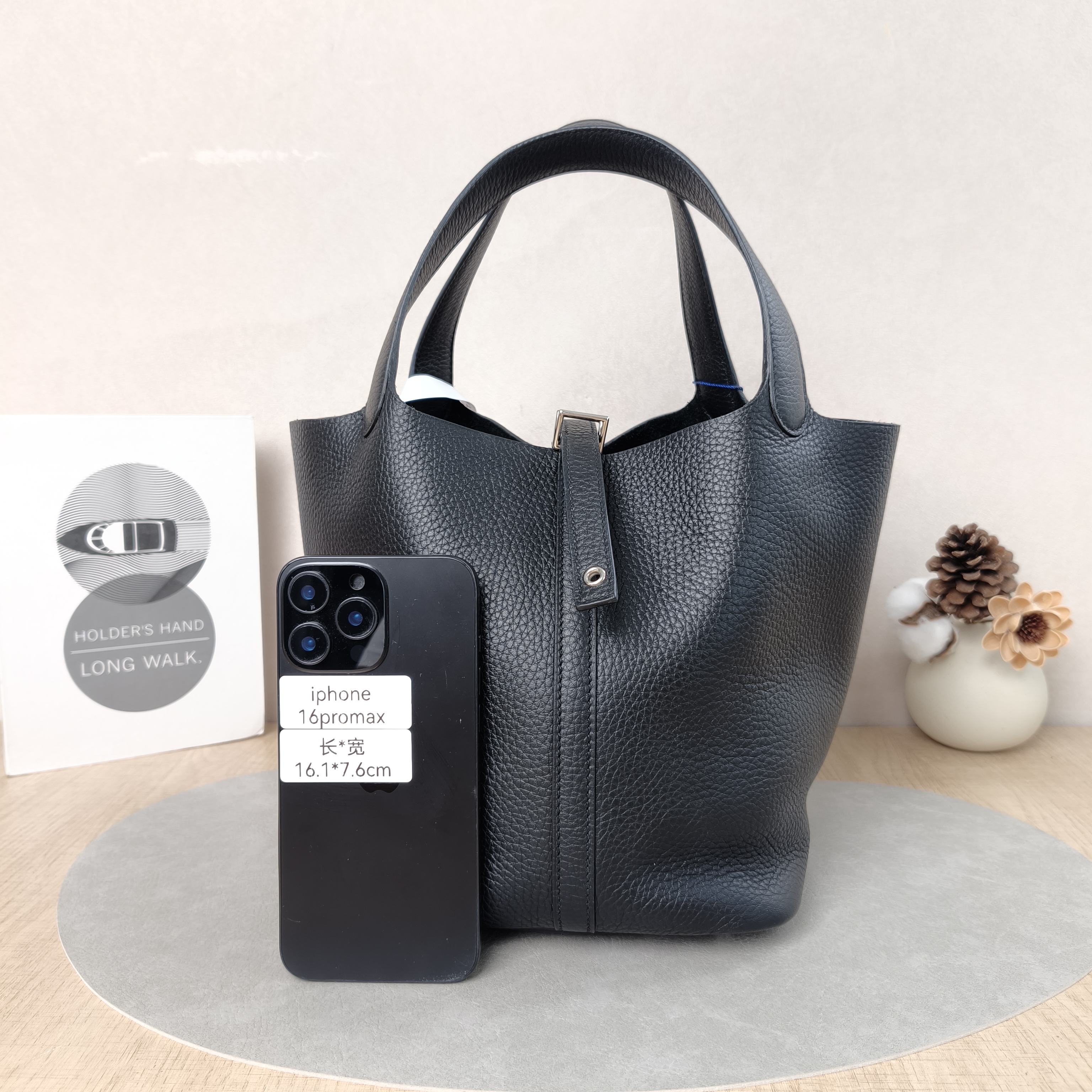 Hermès Top Handle Bag Picotin Lock 22 22Black TC Calfskin Medium22 × 18 × 21 cm — cover view 6 of 6