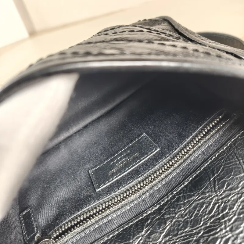 SAINT LAURENT Crossbody Bag Niki Chain Bagwoc Black Mini 19 × 5 × 16 cm — detail view 3 of 11