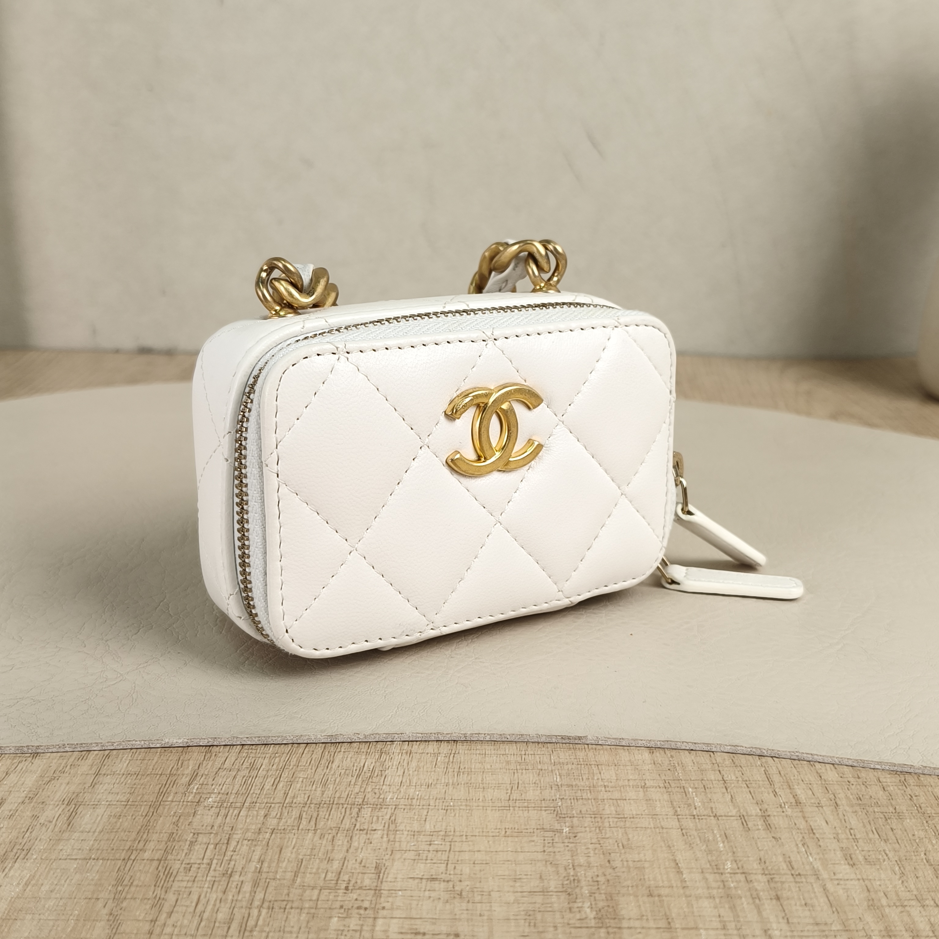 Chanel Crossbody Bag Camera Bag Box Crossbody Bag White Lambskin One Size11 × 4 × 7 cm — cover view 3 of 5