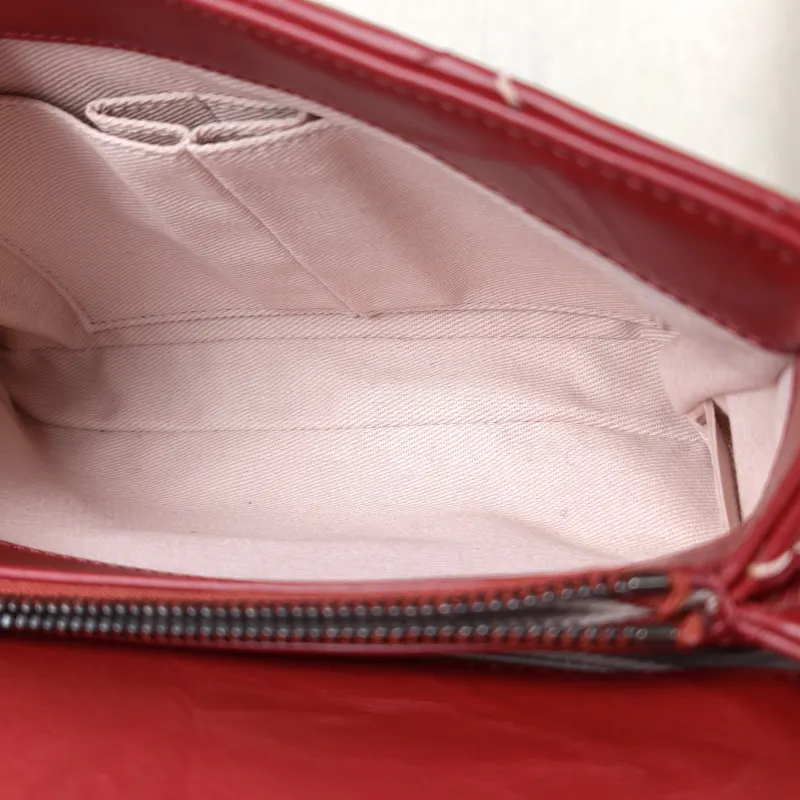 Chanel Crossbody Bag Chain Bag Red Calfskin 22 × 6.5 × 14 cm 23 — detail view 14 of 15