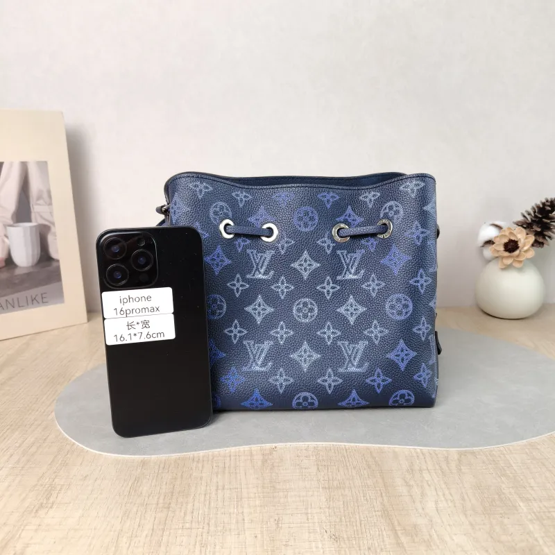 Louis Vuitton Crossbody Bag BELLA · Calfskin One Size 22 × 14 × 19 cm — cover view 4 of 5
