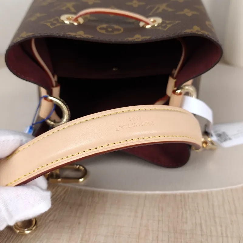 Louis Vuitton Crossbody Bag NÉONOÉ Bucket Bag BB Monogram PVC BB 20 × 13 × 20 cm — detail view 2 of 10