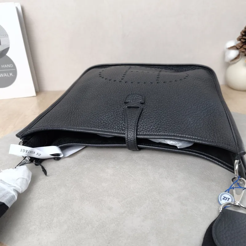 Hermès Crossbody Bag Evelyne 29 29Black Clemence Taurillon TC Calfskin Small29 × 8 × 30 cm — detail view 1 of 16