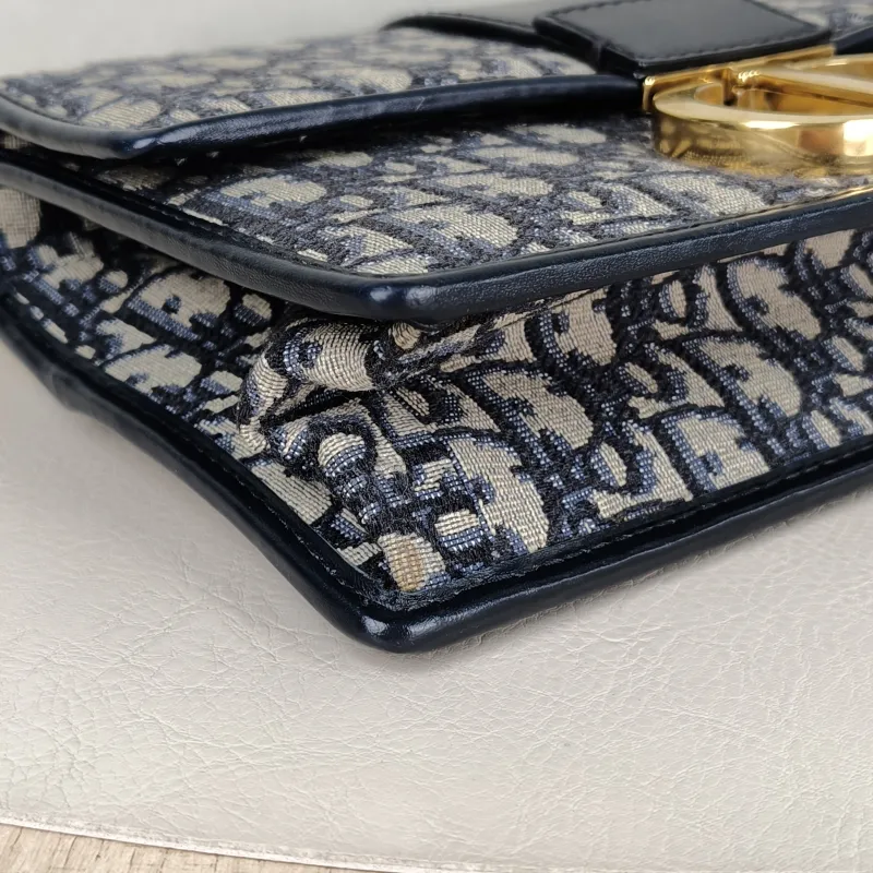 DIOR Crossbody Bag 30Montaigne 30 Edition Canvas Medium 25 × 9 × 16.5 cm — detail view 4 of 12